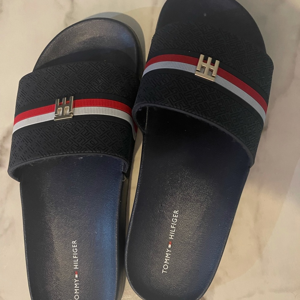 Tommy Slides 8 1/2